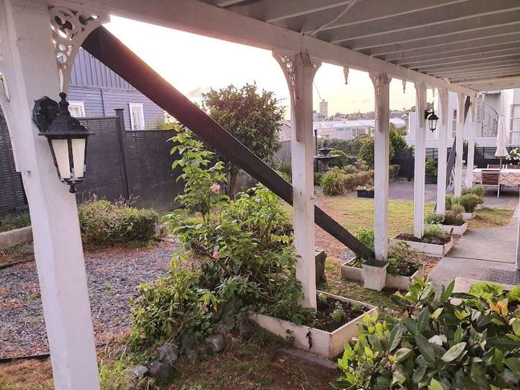 2/11a East Coast Road Milford_14