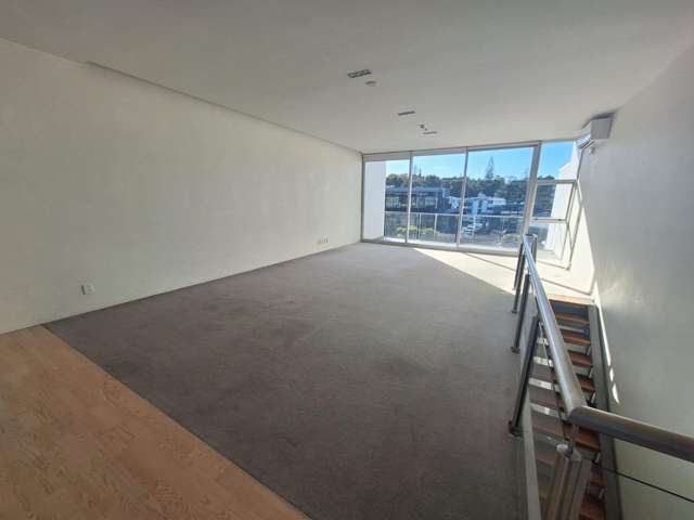 28 College Hill 1664_2