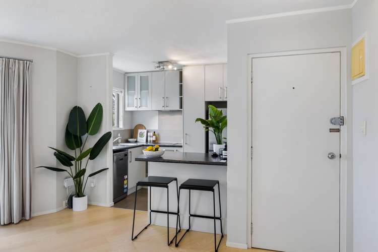 9/5 Curran Street Herne Bay_5