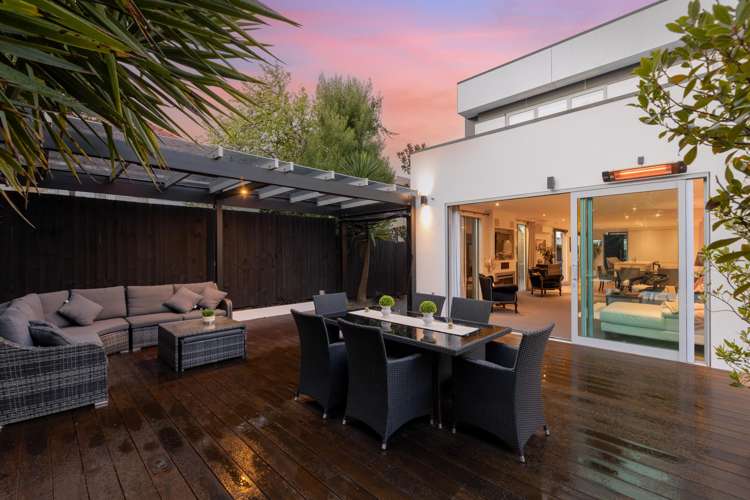 19 Devonport Lane Merivale_16