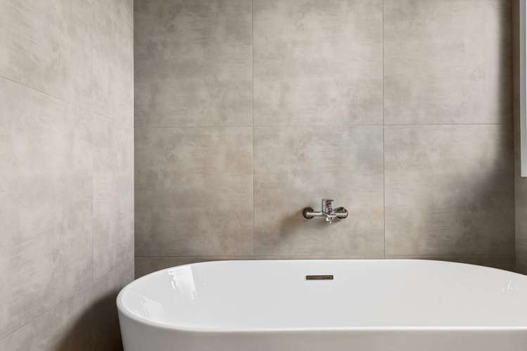 13a Pinewood Grove Botany Downs_16