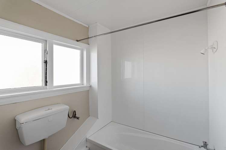20 and 22 Bournemouth Crescent Aranui_10