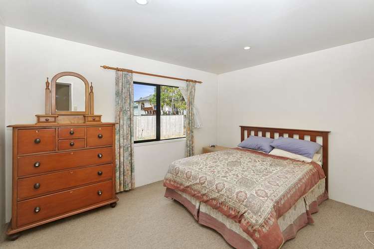 8 Lasque Place Glen Eden_7