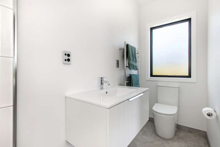 4 Tarapuka Way Māhia_14