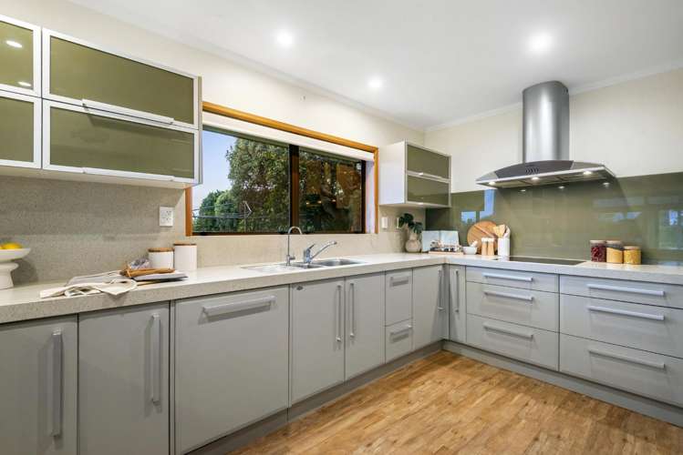 22 John Dee Crescent Red Beach_18