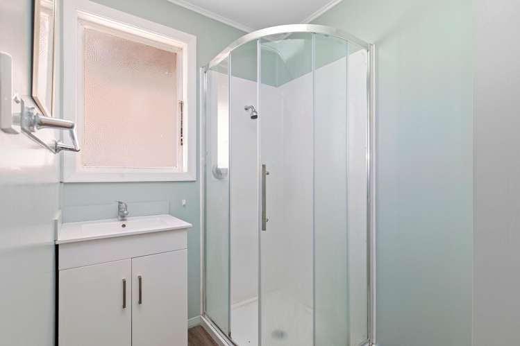 1 & 2/25 Marion Street Silverstream_14