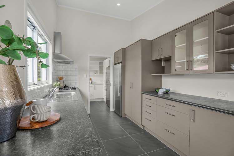 184 Dowse Drive Maungaraki_11