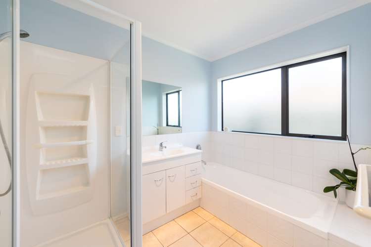 54 Peter Hall Drive Kelvin Grove_17