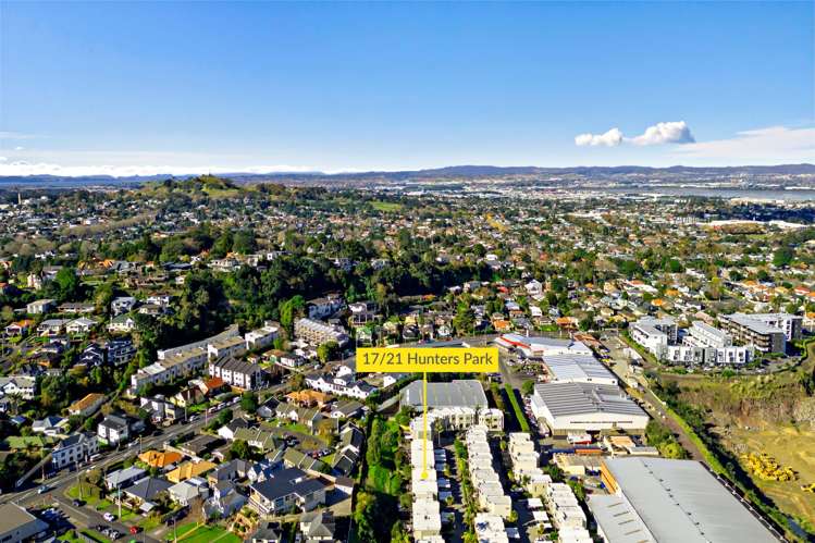 17/21 Hunters Park Drive Three Kings_13