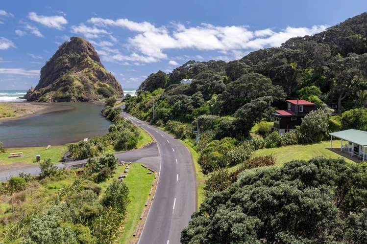 12 Seaview Road Piha_19