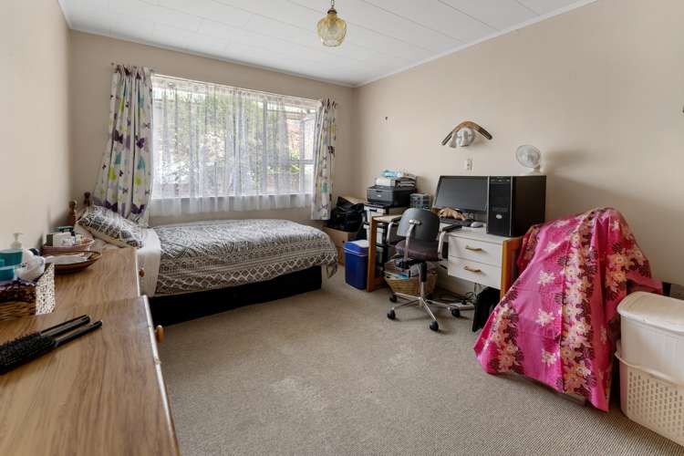 2/12 Cobham Crescent Stoke_9