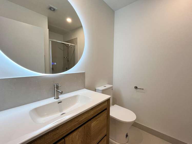 16/9 Aeroview Drive 1603_9