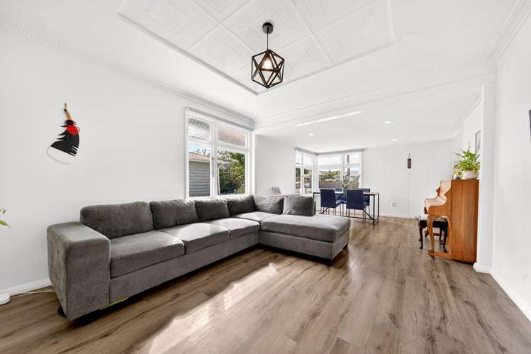 382 High Street South Carterton_15