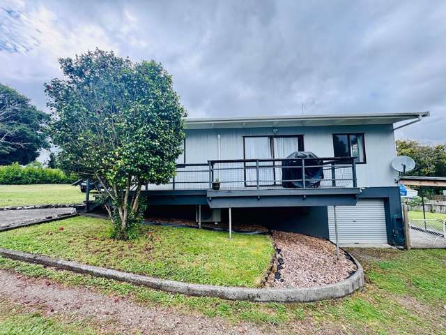 Fully fenced tidy sunny 3 bedroom home