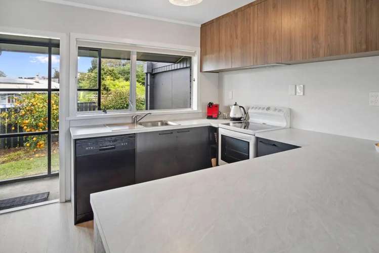 2/586 Bank Street 11385_8