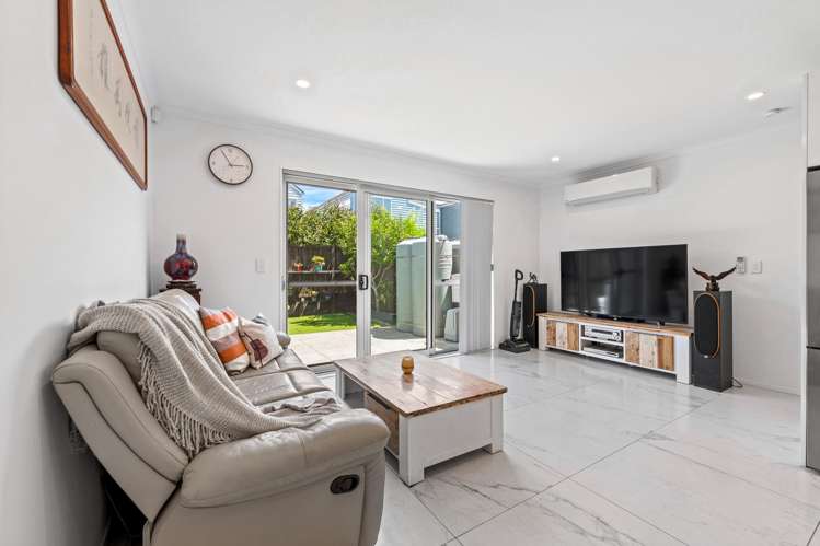 53 Glidepath Road Hobsonville_5