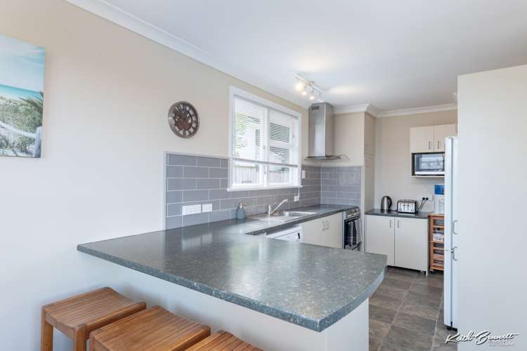 11 Penguin Grove Waitangirua_3