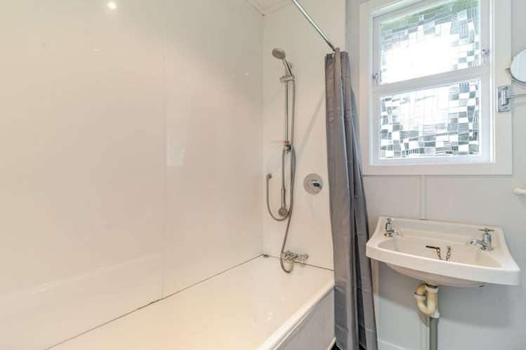 460 High Street South Carterton_12