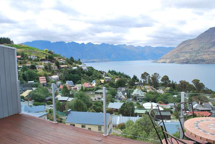 2/70 Dart Place Fernhill/Sunshine Bay_1