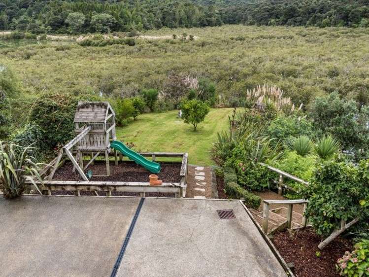 632 Huia Road Parau_17