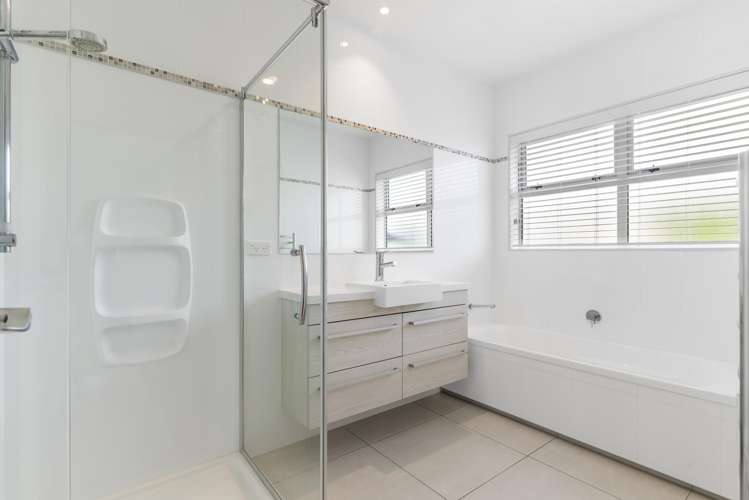 7 Andalusian Way Karaka_22