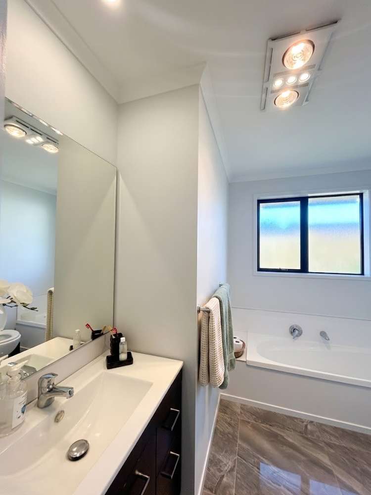  A/186 Seaview Road Westown_8