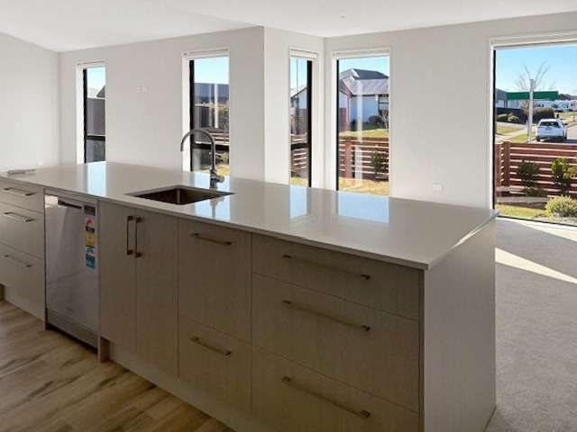 45 Charles Upham Drive 11353_3