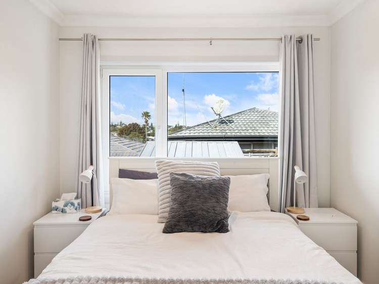 1/1 Broadview Place Howick_11