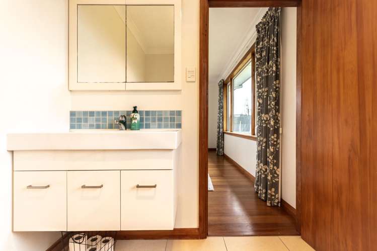 296 Old West Road Turitea_17