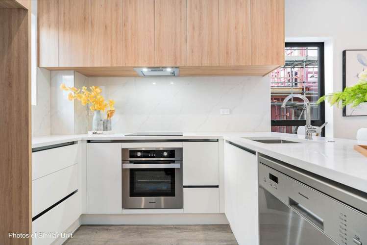 16 Papatahi Lane Flat Bush_6