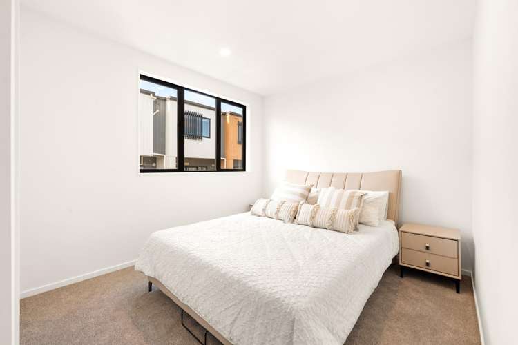 1-6,10-12/16-18, 20 42 Captain Scott Road Glen Eden_16