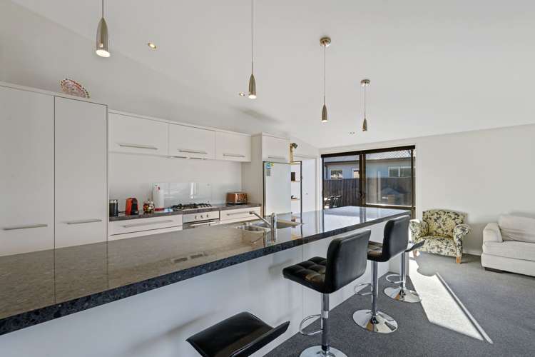 8 Tatahi Street Parklands_6