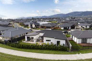16 Hanworth Road_1