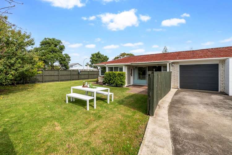 2/67 Edgewater Drive Pakuranga_1