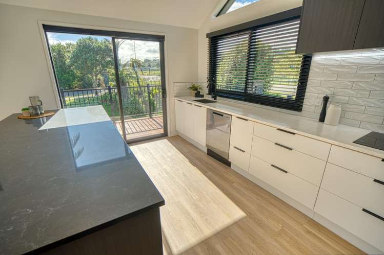 160 Coulson Road Paroa_6