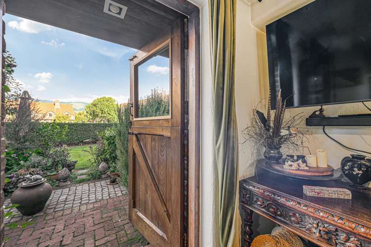 4/6 Quiet Woman Way Monaco_16