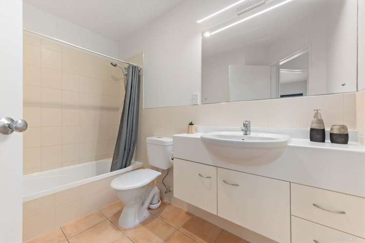 1/19 Langana Avenue Browns Bay_9