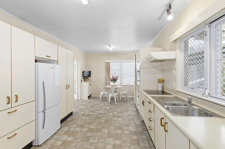 214 Waddington Drive Naenae_6