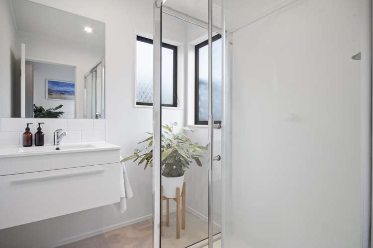 2/6 Gosford Drive Botany Downs_10