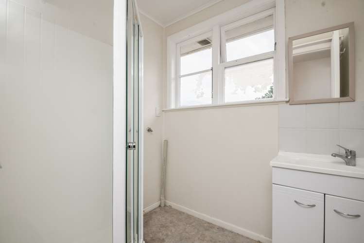 199 Helston Road Paparangi_24