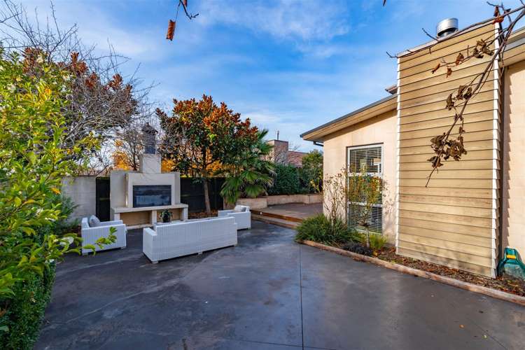 140 Hussey Road Northwood_26