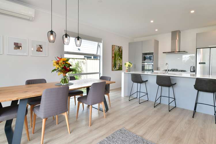 6 Onekura Street Red Beach_5