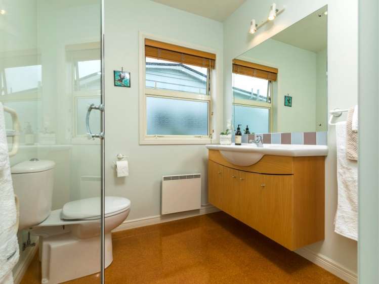 8 Seabreeze Road Narrow Neck_16