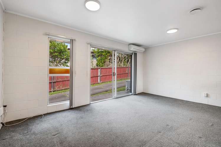 2/587 Glenfield Road Totara Vale_8