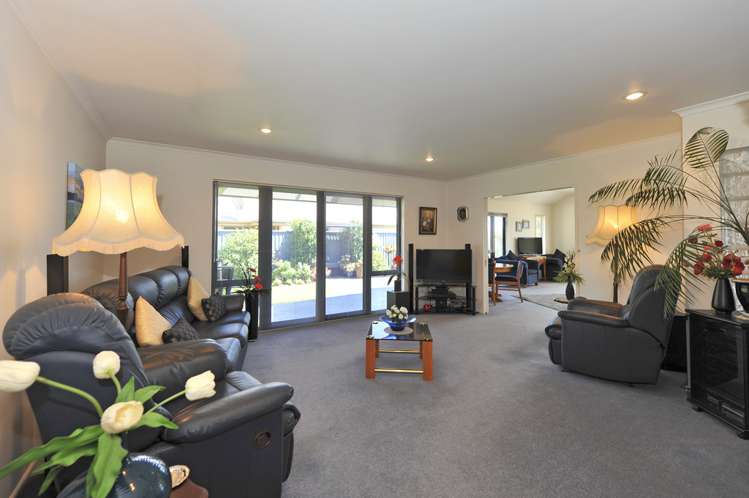 130 Aldinga Avenue Stoke_9