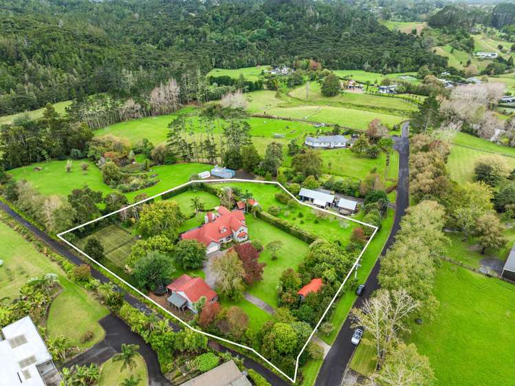 37 Hardens Lane Paremoremo_26