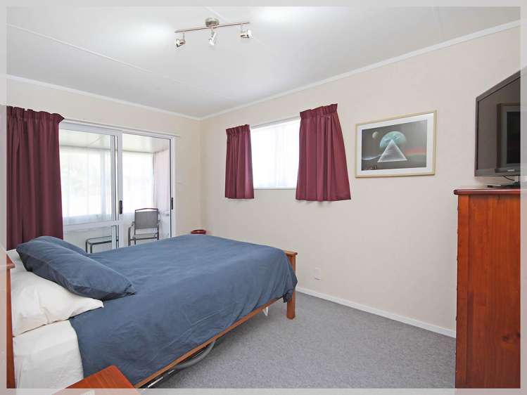 8 Hart Street Foxton Beach_21