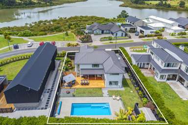 15 William Blake Way_1