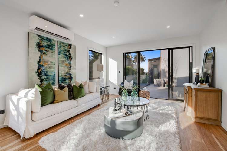 18b The Esplanade Eastern Beach_9