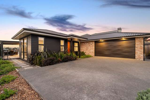 Stylish Family Living In Prime Red Beach Location